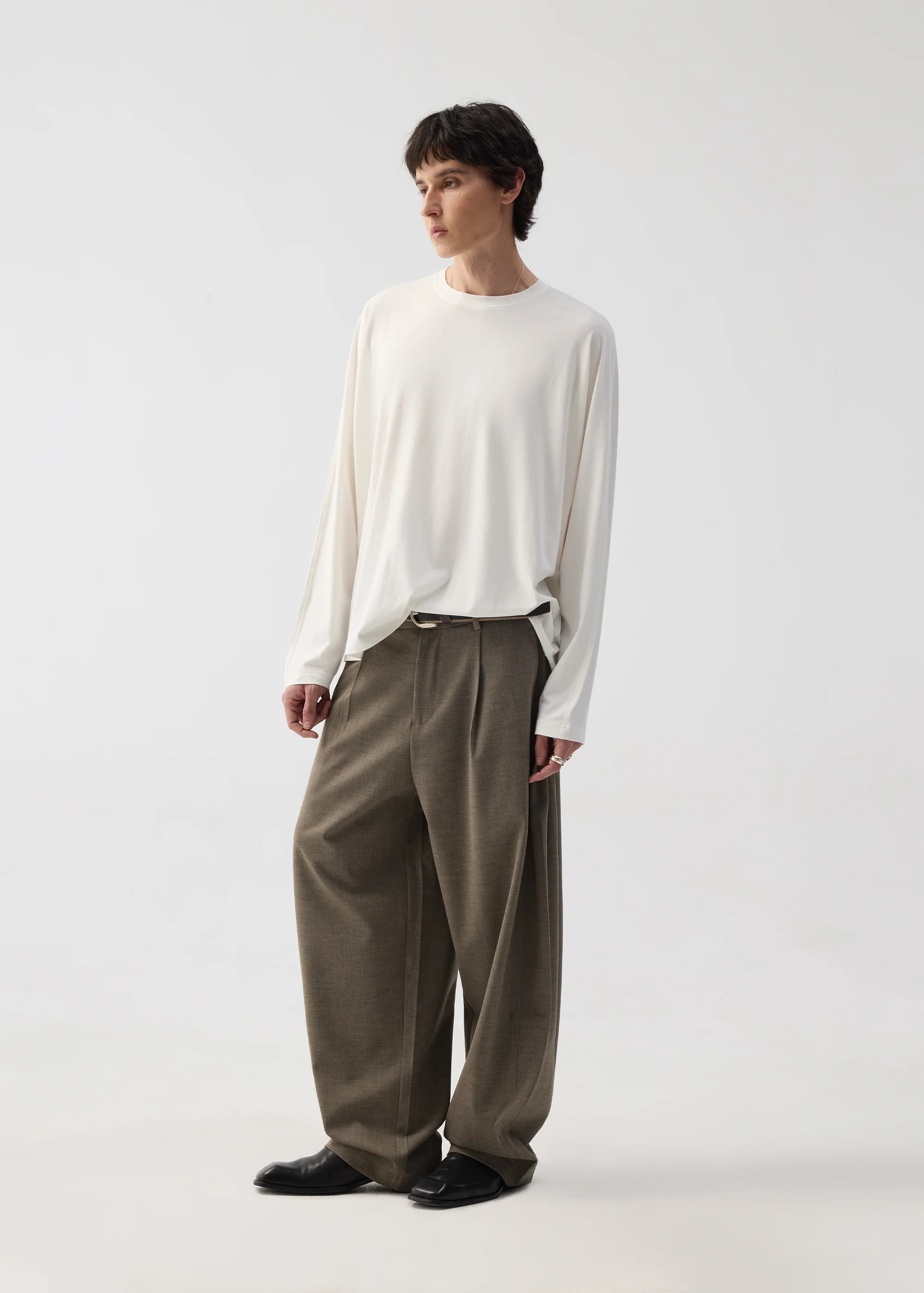 Drapey Wool-Blend Pleated Trousers Khaki - Image 2