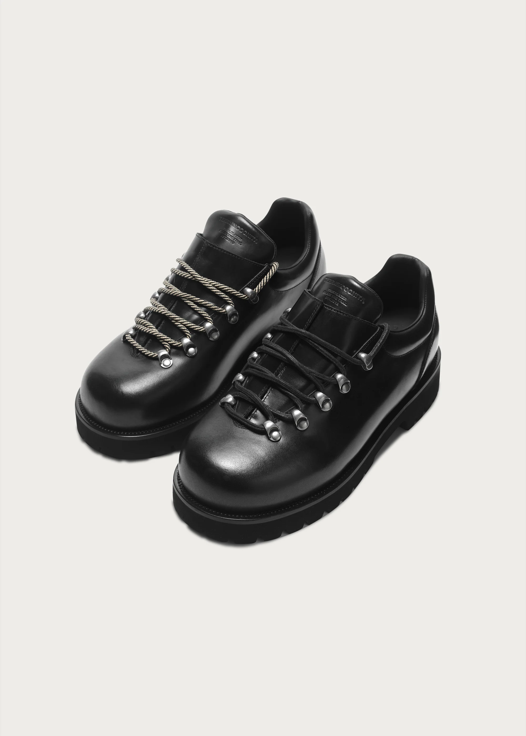 Outdoor-inspired hiking shoes Black - Image 11