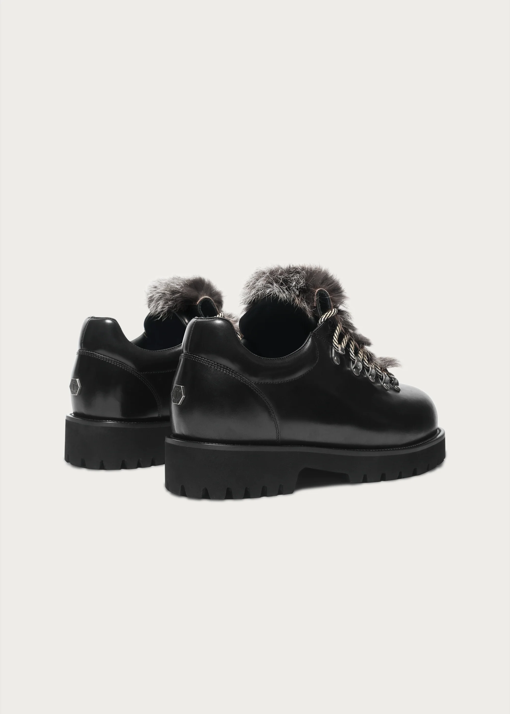 Outdoor-inspired hiking shoes Black - Image 7