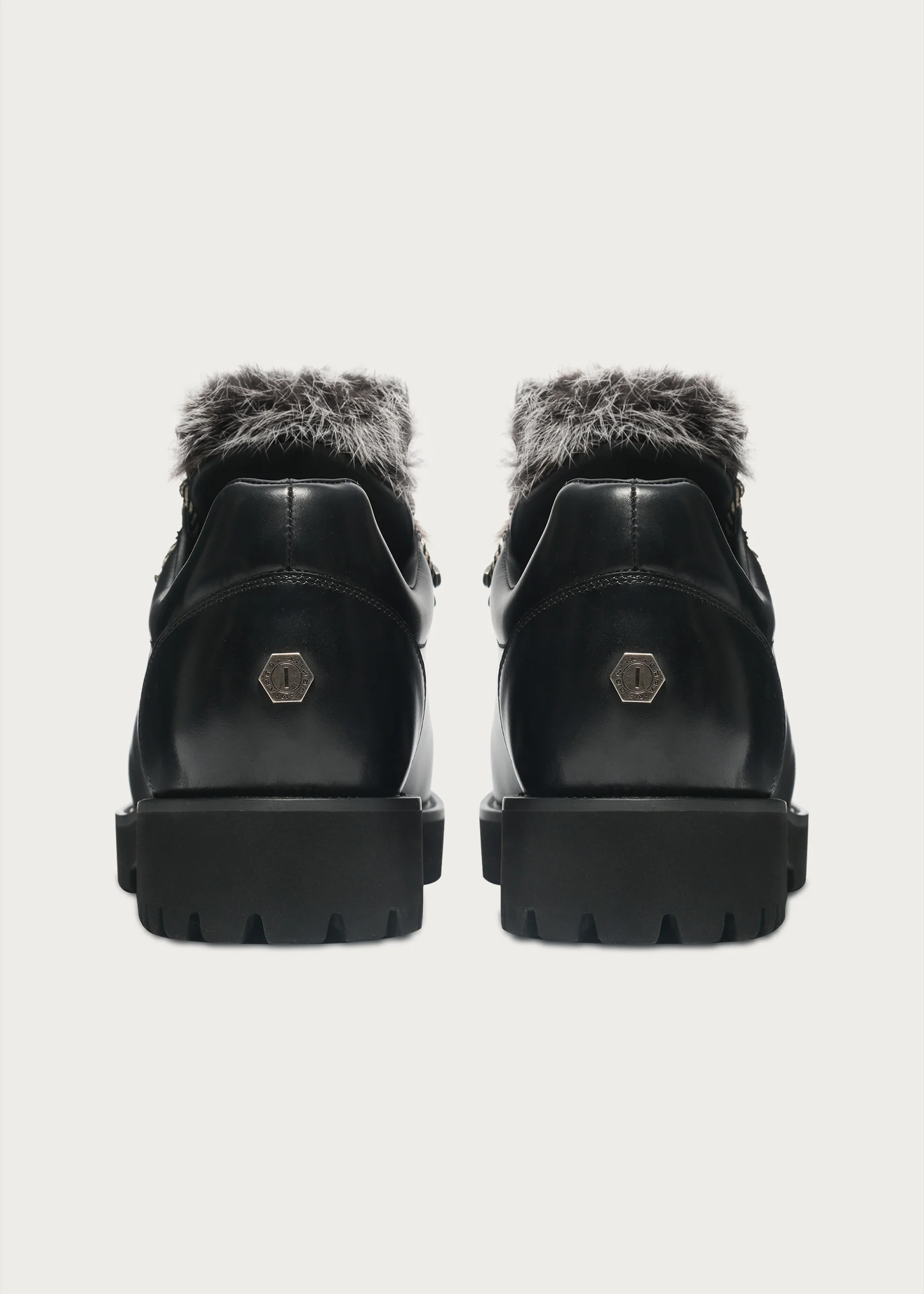 Outdoor-inspired hiking shoes Black - Image 8