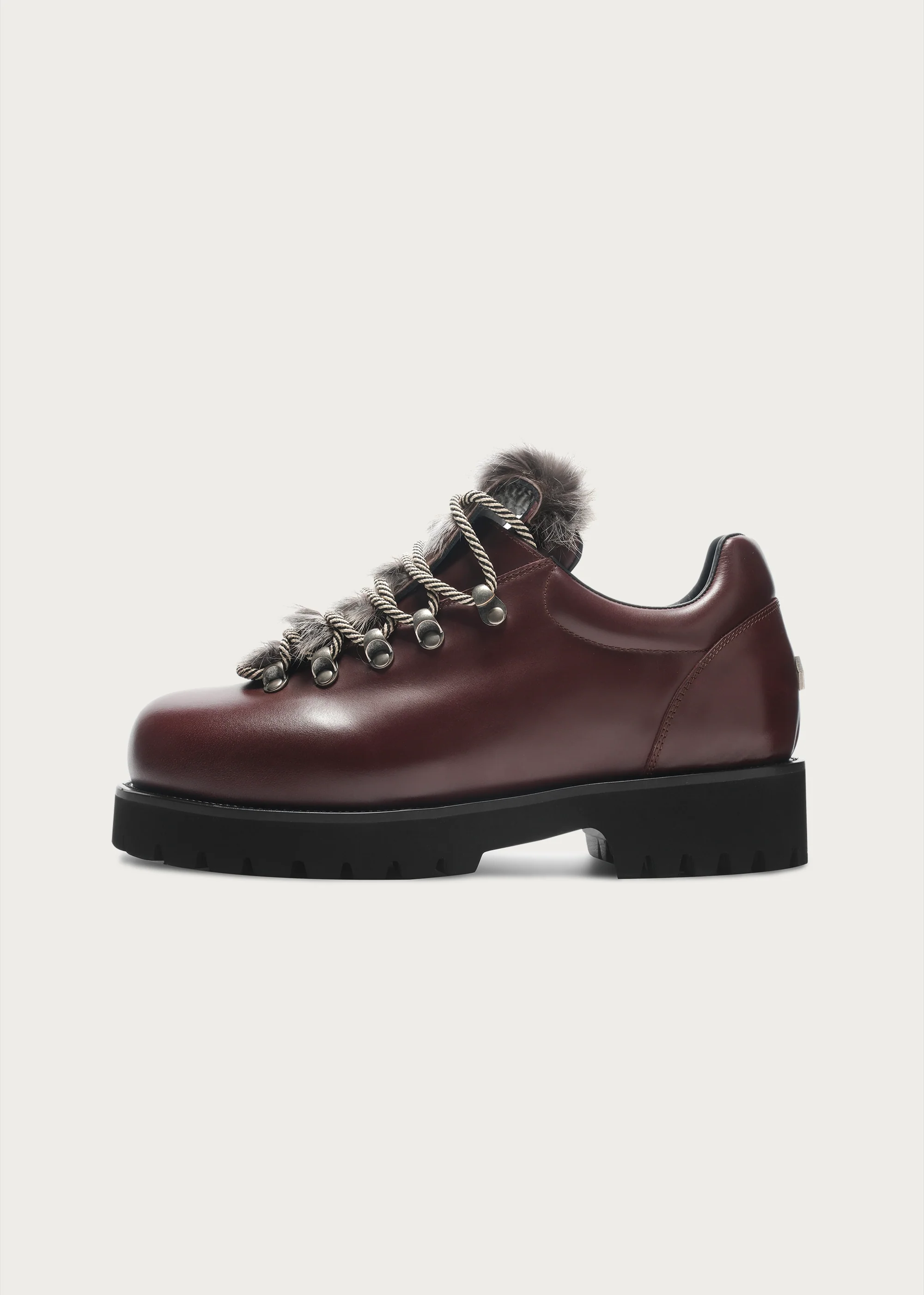 Outdoor-inspired hiking shoes Claret-red